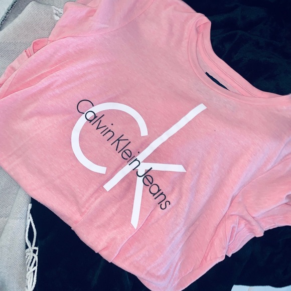 Calvin Klein tee - Picture 2 of 5